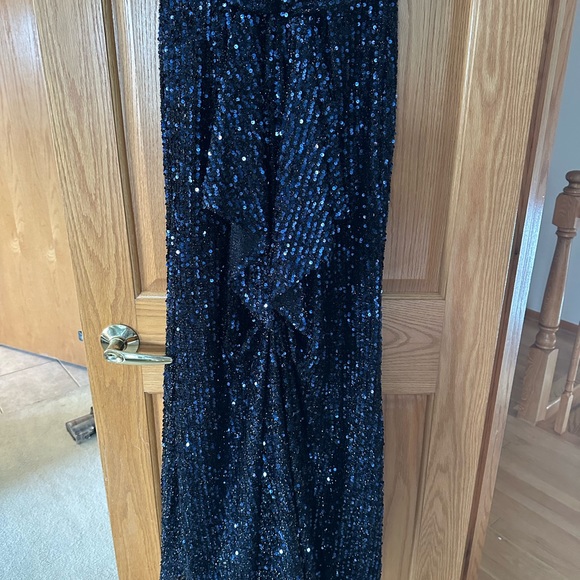 Beautiful formal gown with navy blue sequins, low-cut scooped back& short train. - Picture 4 of 6
